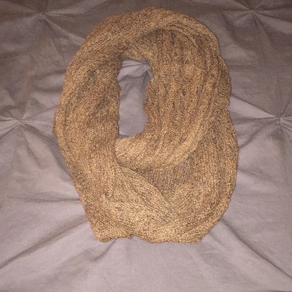 Multiple Scarves - Picture 4 of 5